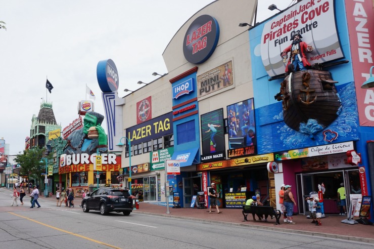 things to do in niagara falls, clifton hill