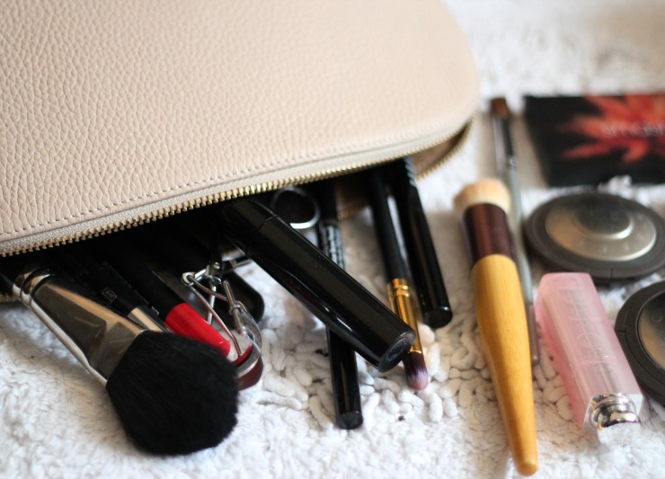 travel make up bag essentials