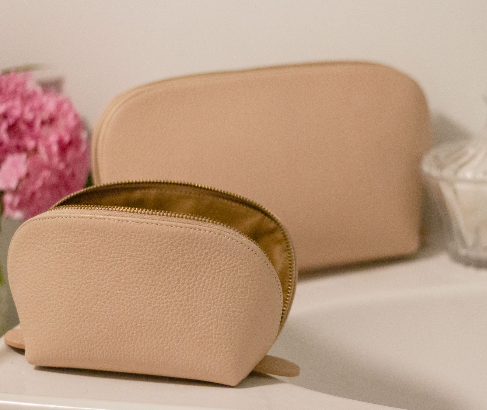 cuyana makeup bag review