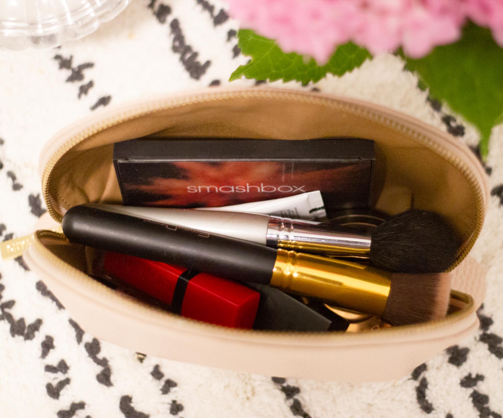 cuyana makeup bag review