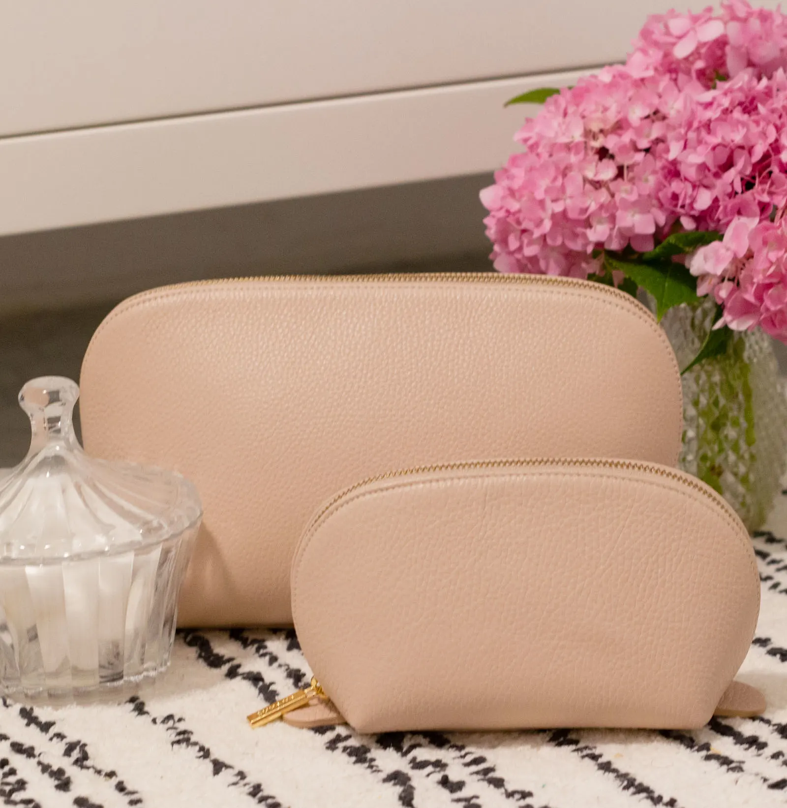 cuyana makeup bag review