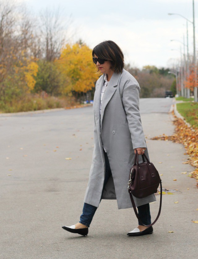 30 fall outfit ideas, minimalist grey coat