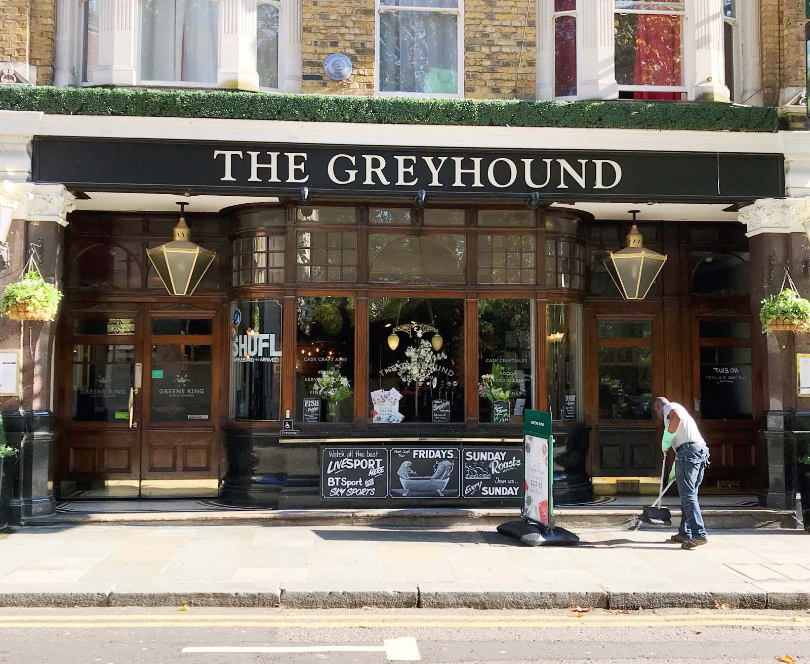 Must visit pubs in london, Greyhound Kensington