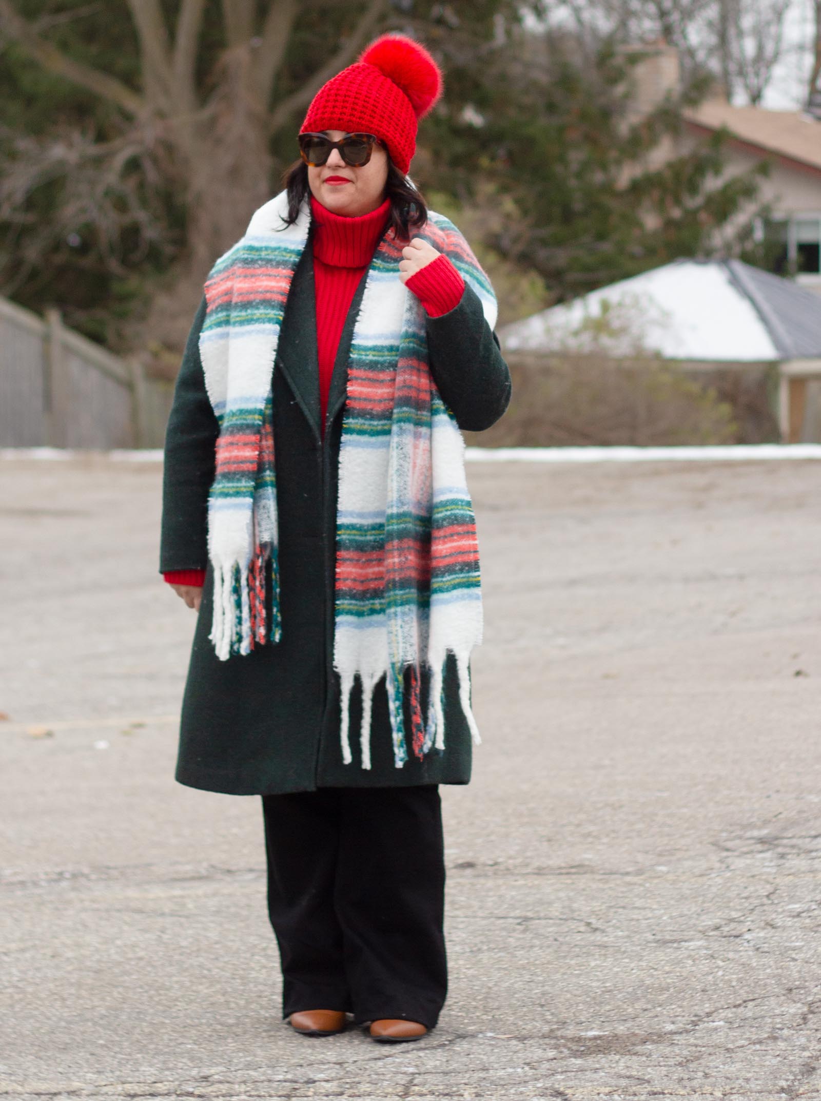 Christmas Colours casual Christmas outfit with red, white and green