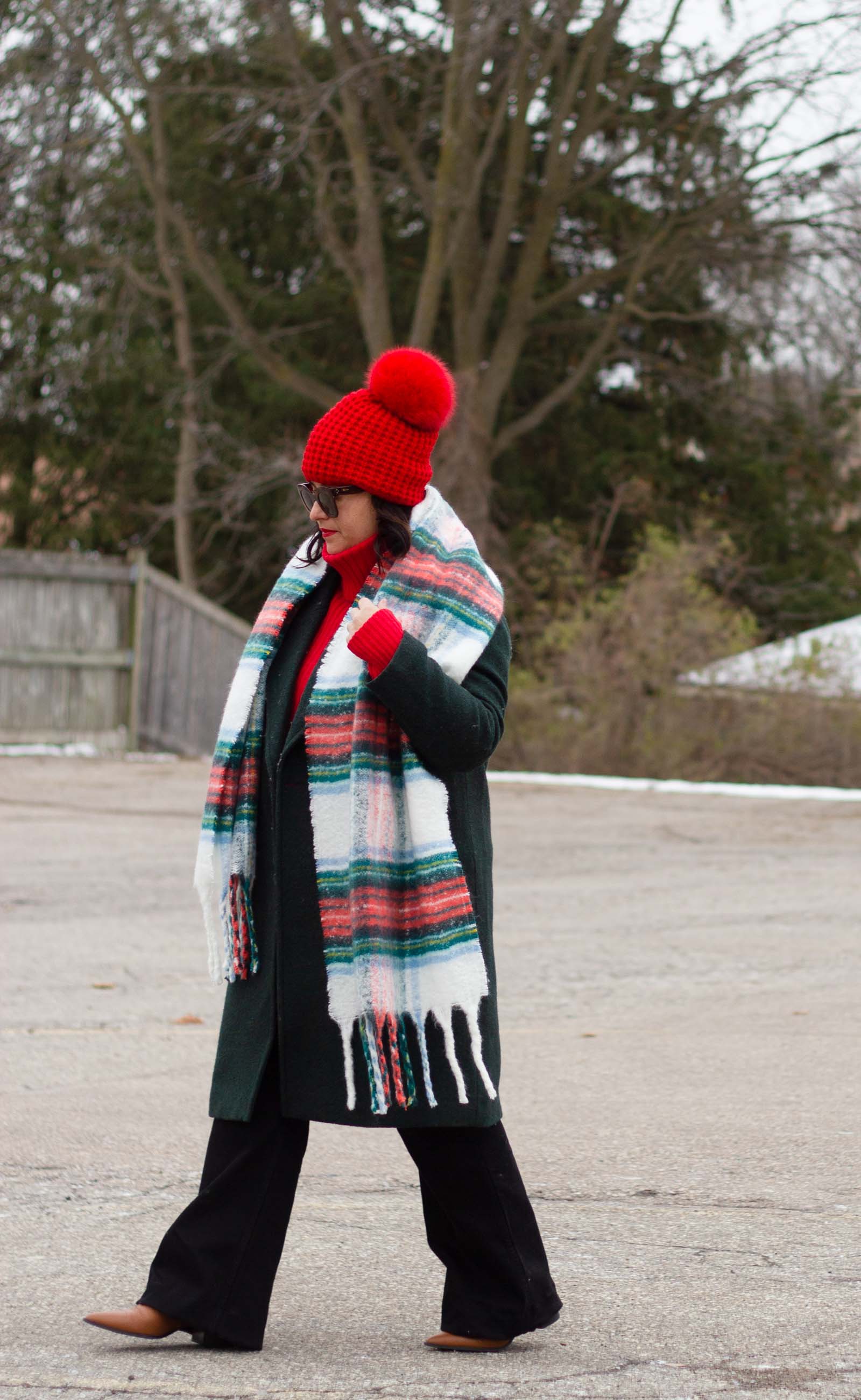 Christmas colours casual Christmas outfit with red, white and green