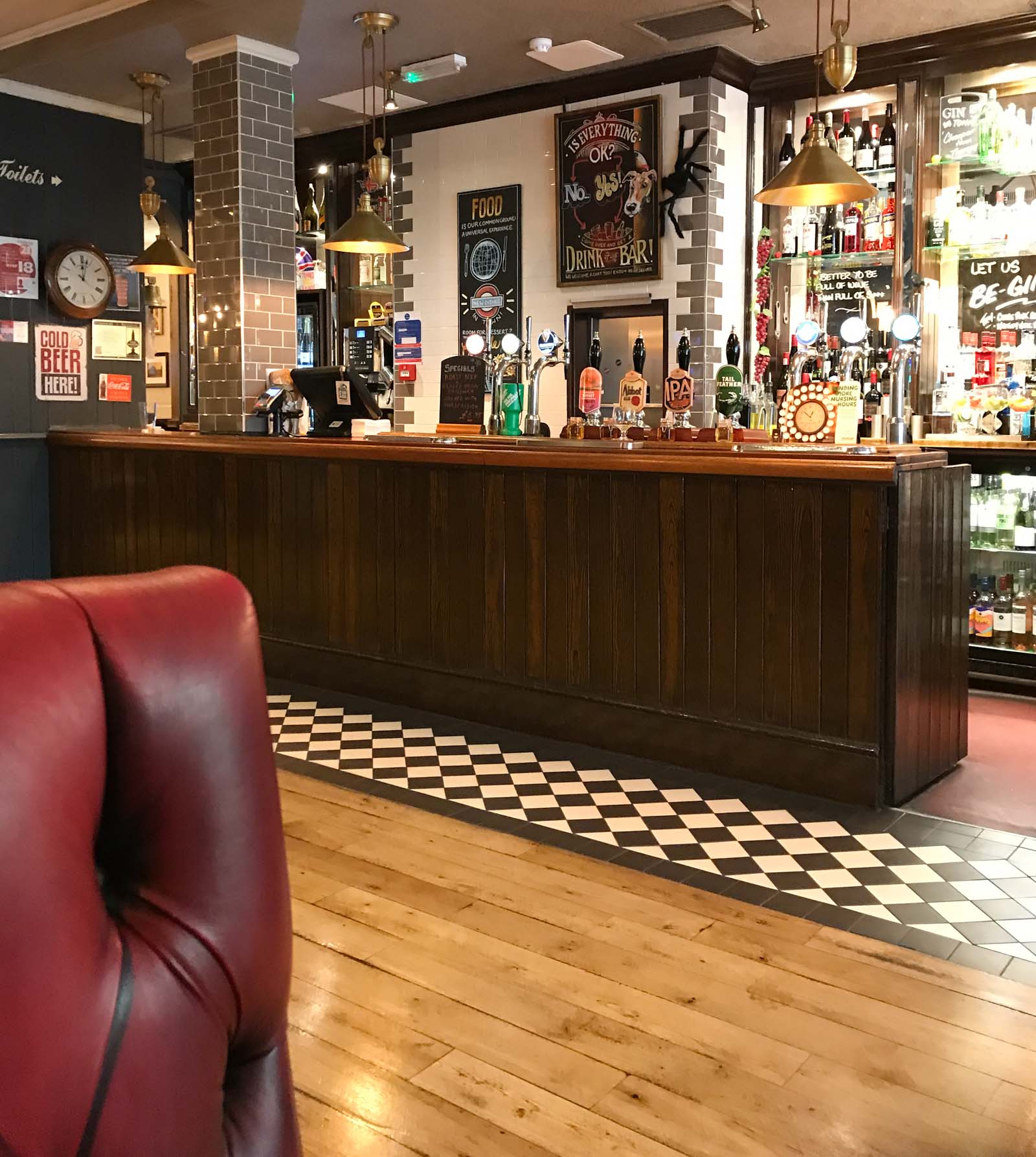 must visit pubs in Londog, greyhound kensington