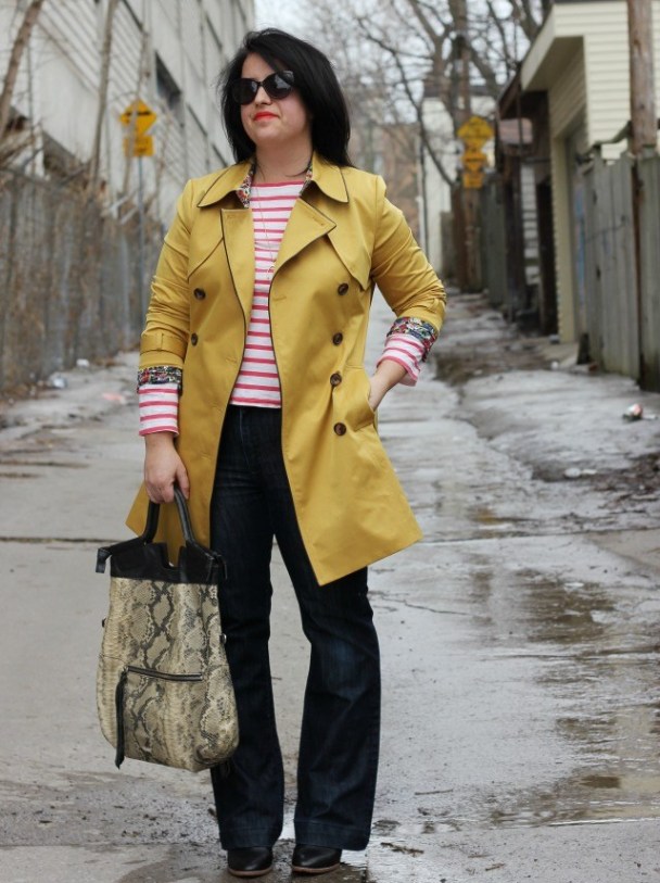 trench coat, red stripes, flare denim, spring outfit ideas