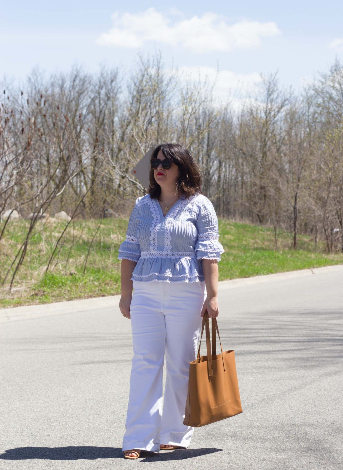 pretty blue peplum top, white flare jeans, everlane megan markle tote