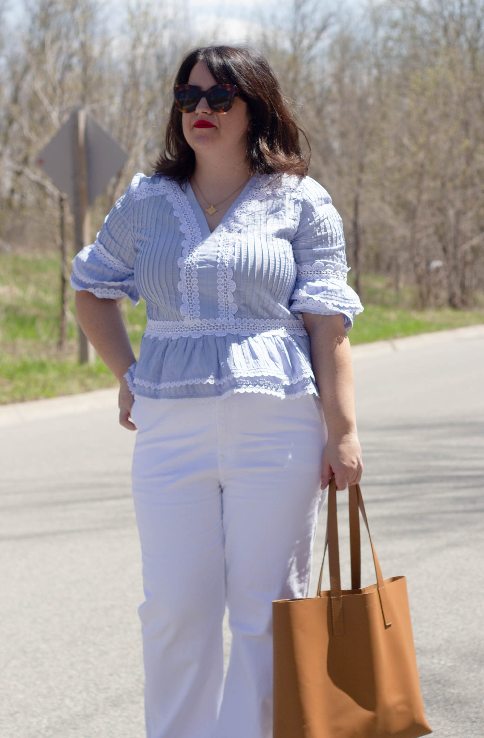 pretty blue peplum top, meghan markle everlane tote