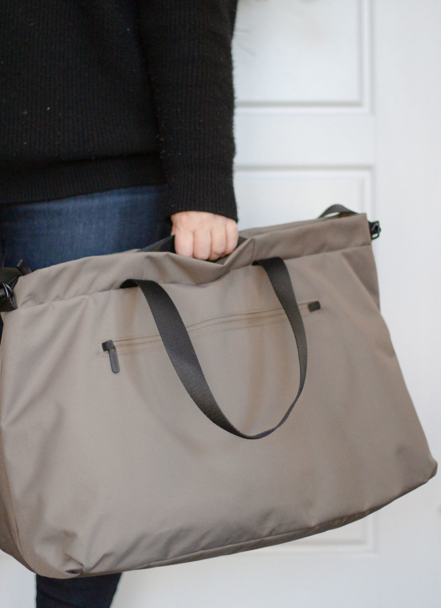 Everlane Renew Transit Weekender Review chic everywhere