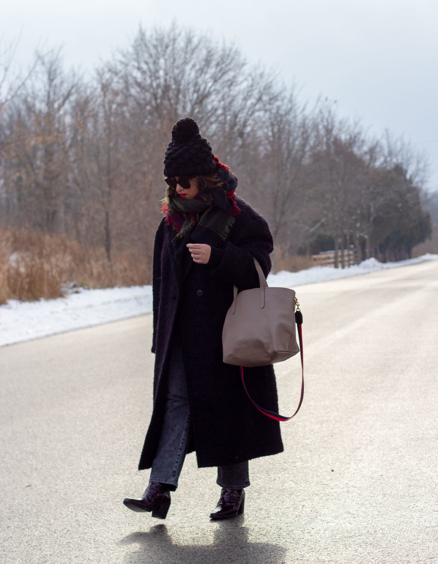 oversized black coat winter outfit