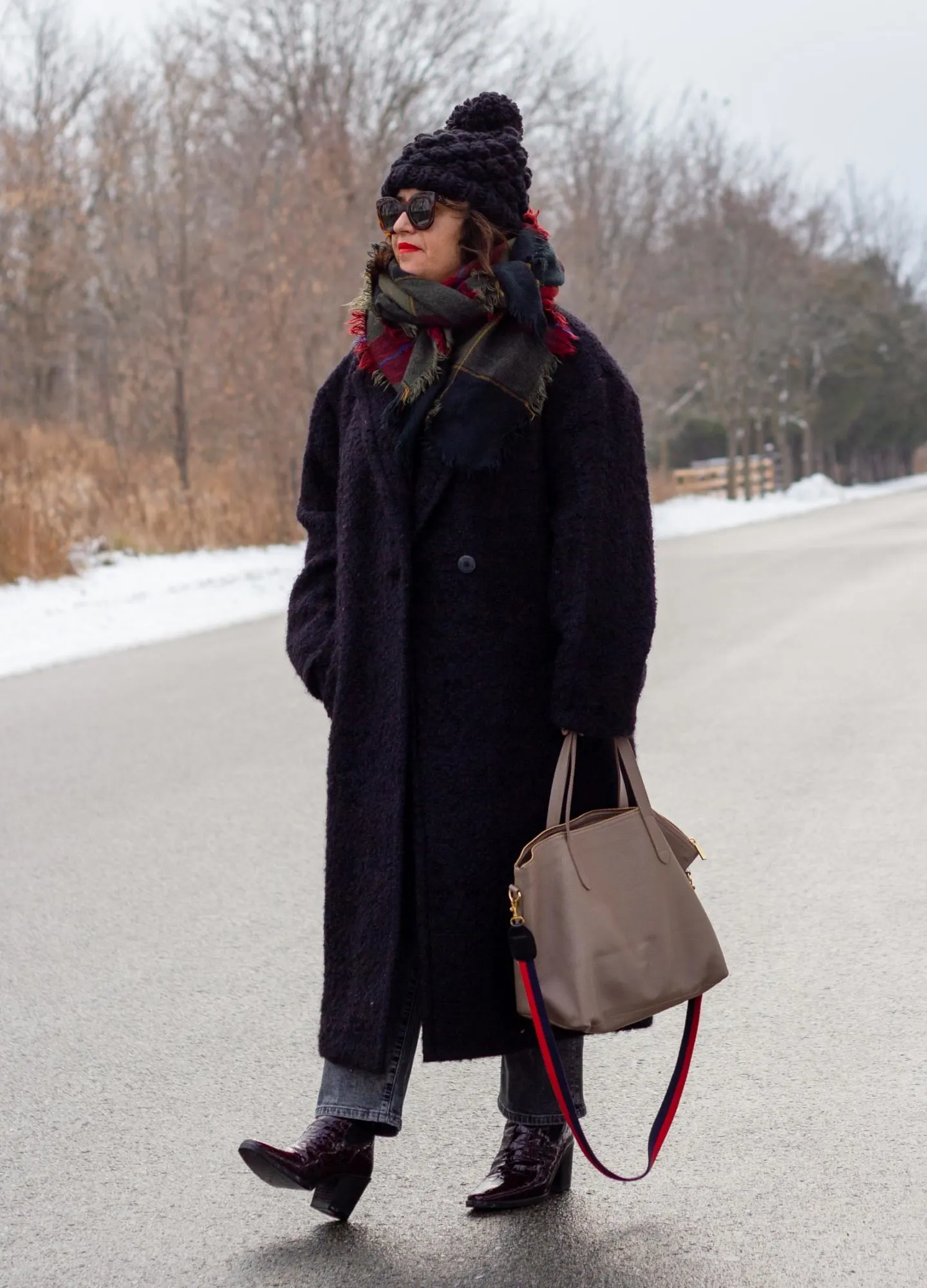 oversized black coat winter outfit