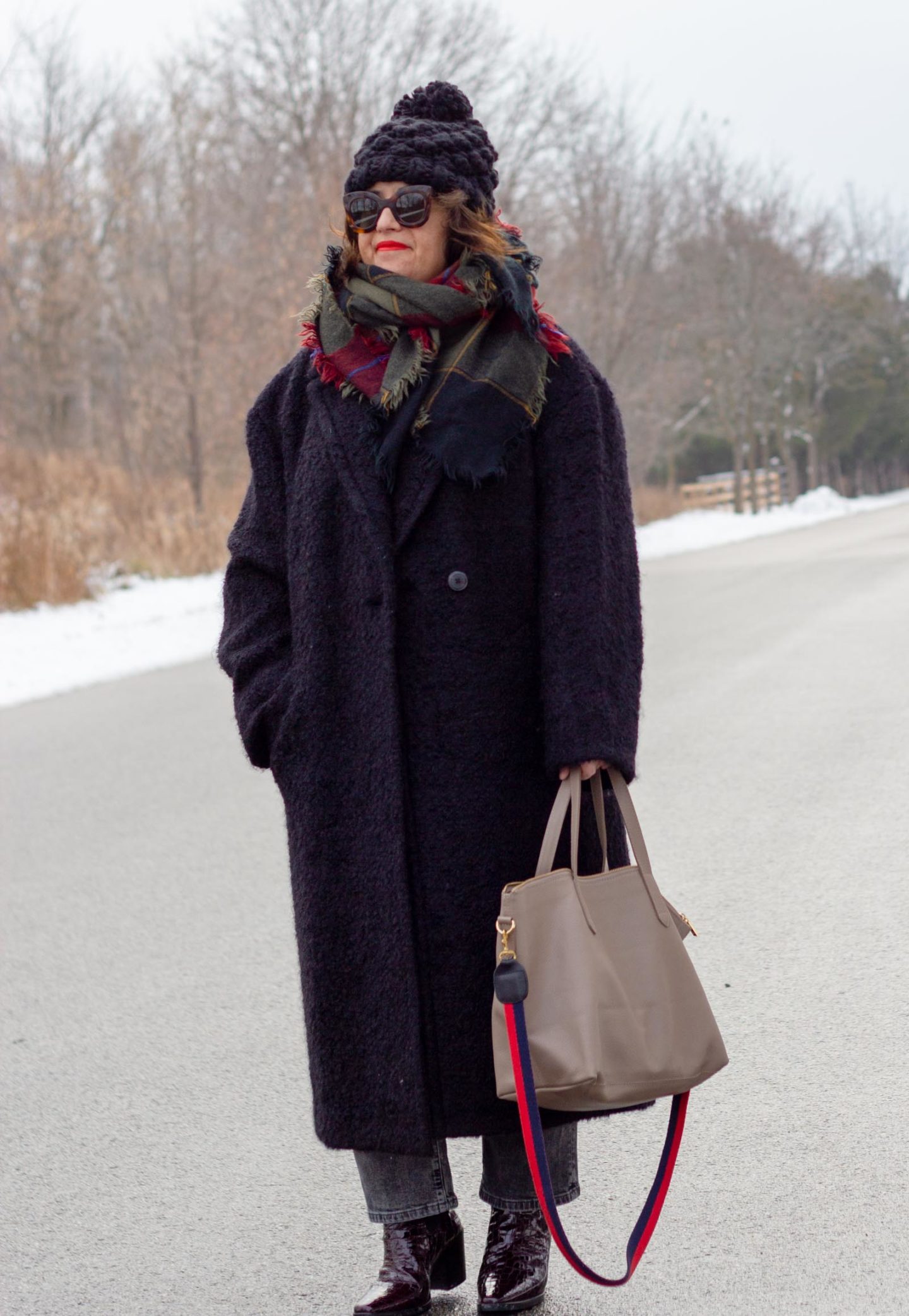 oversized black coat winter outfit