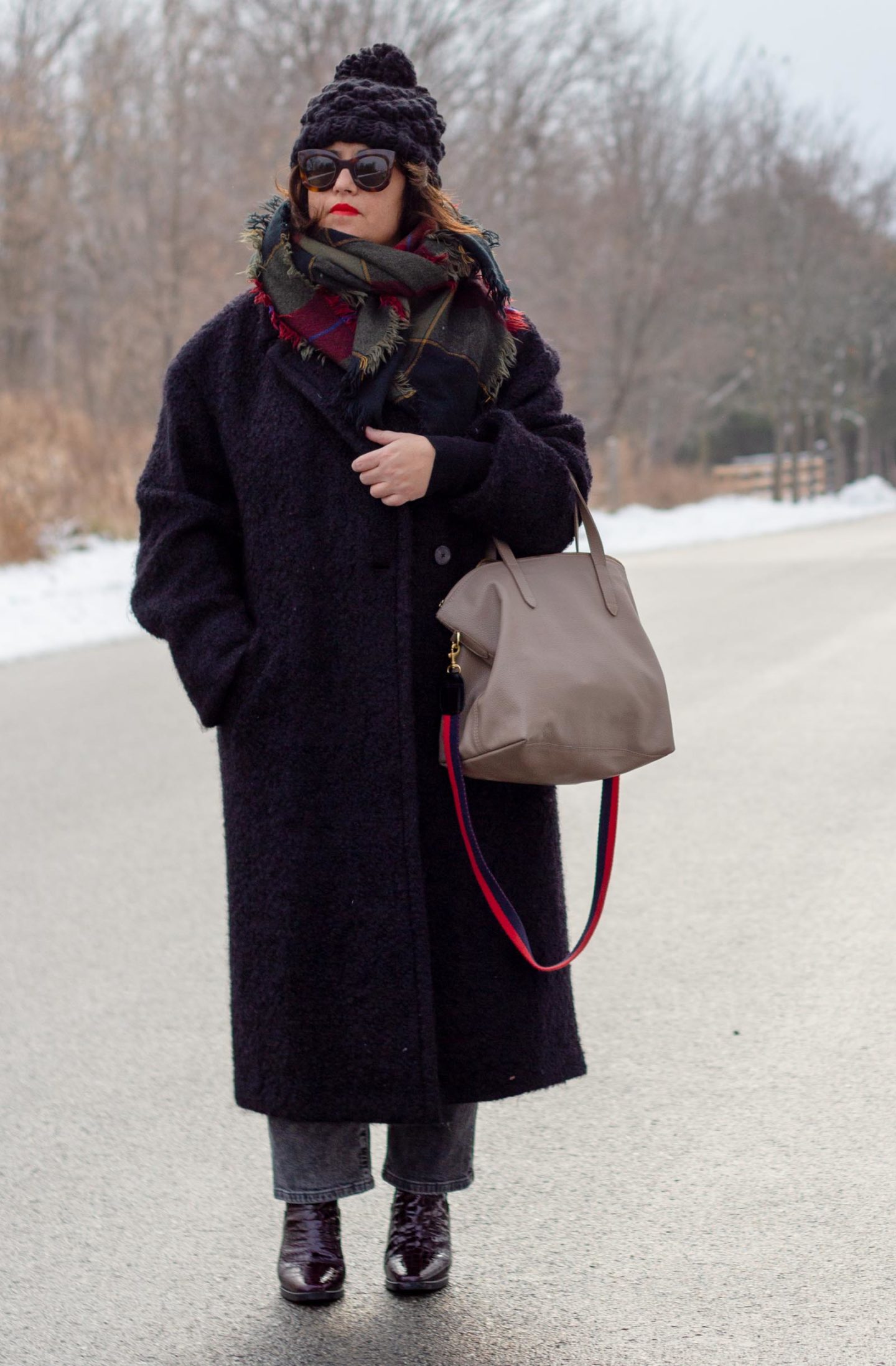 oversized black coat winter outfit