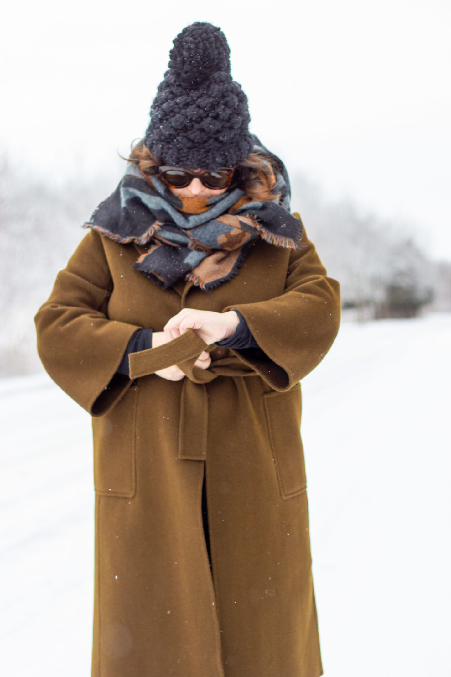 how to tie a belted coat