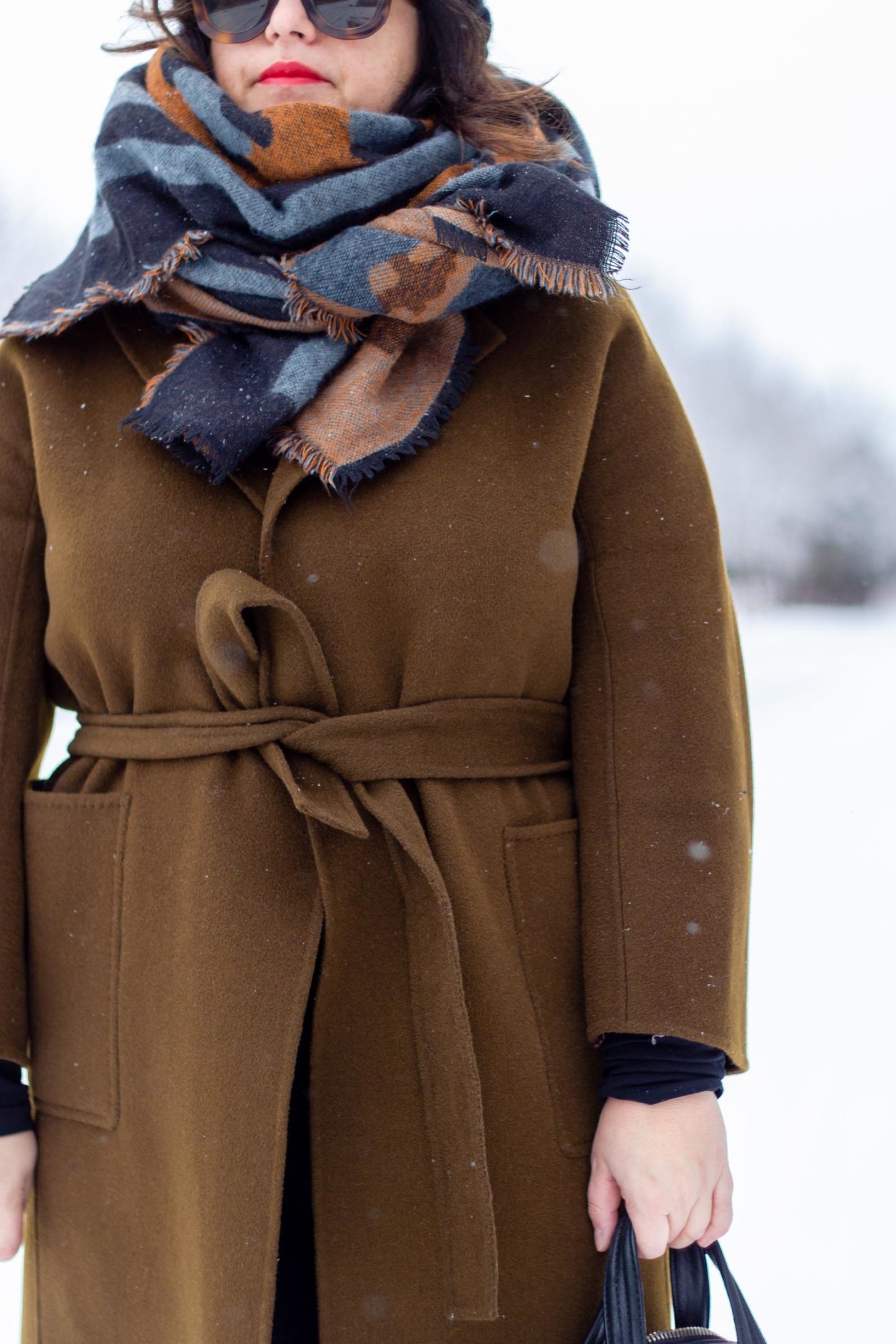 how to tie a belted coat
