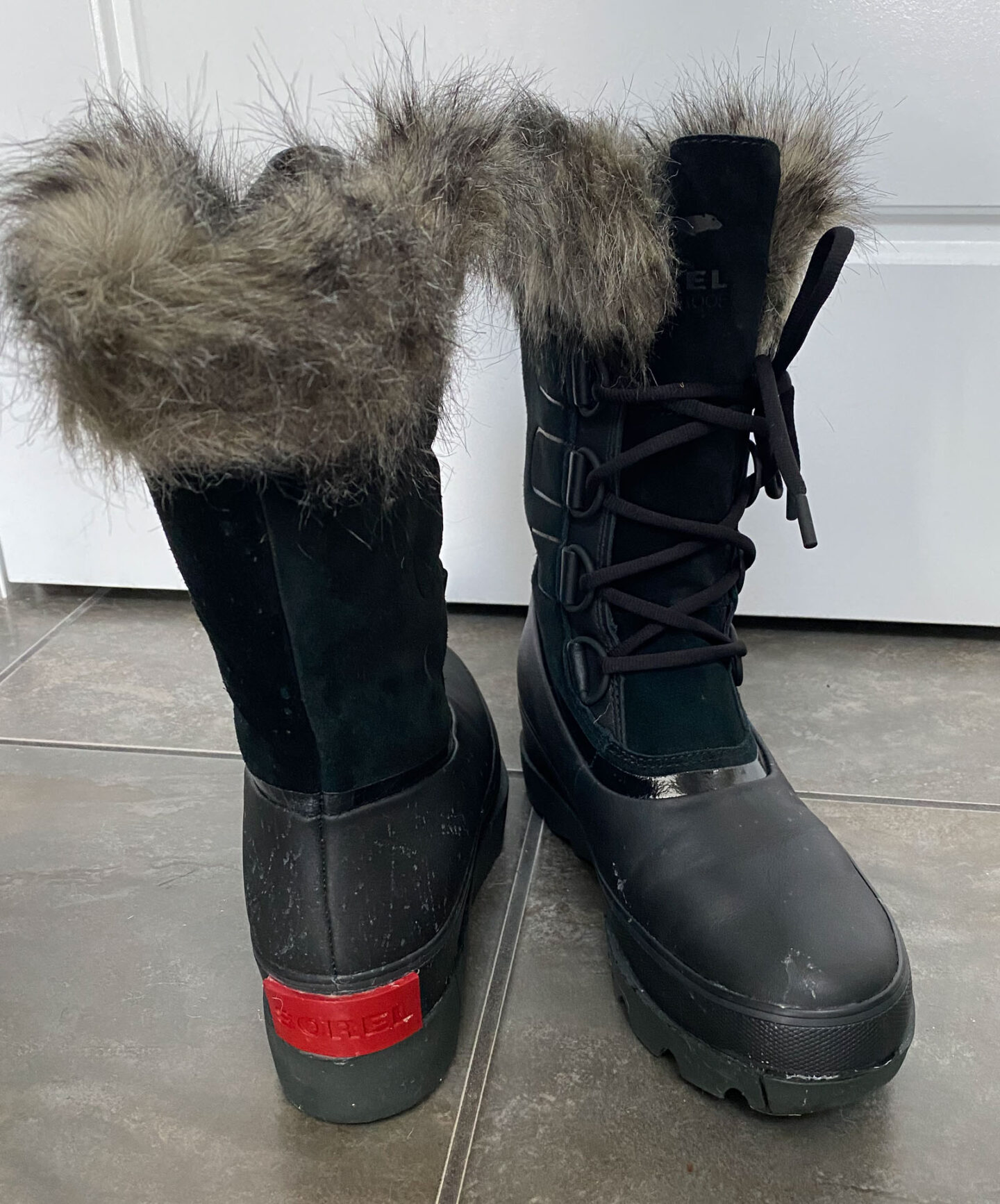 sorel joan of arctic boot front and back