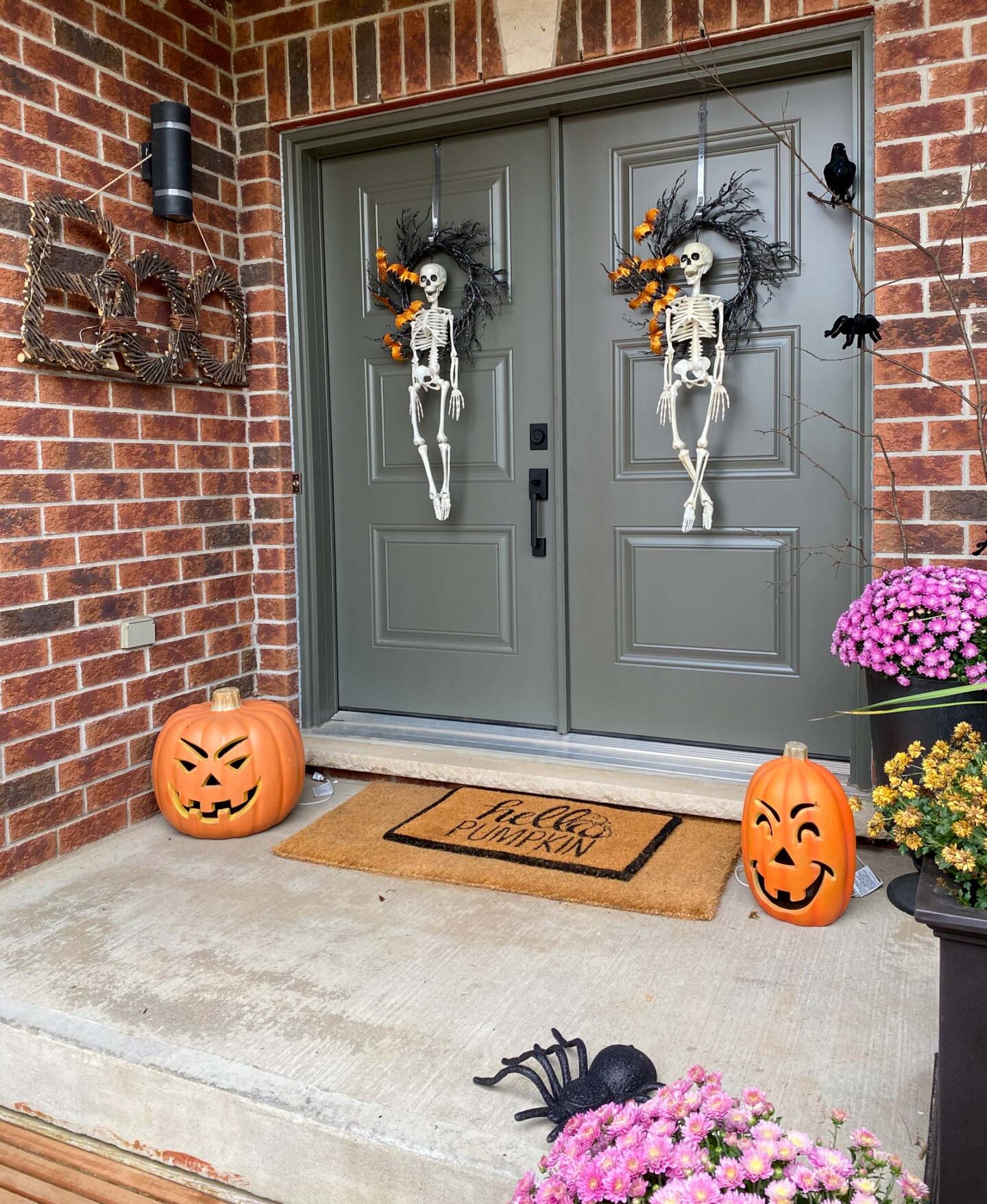 halloween front door decor