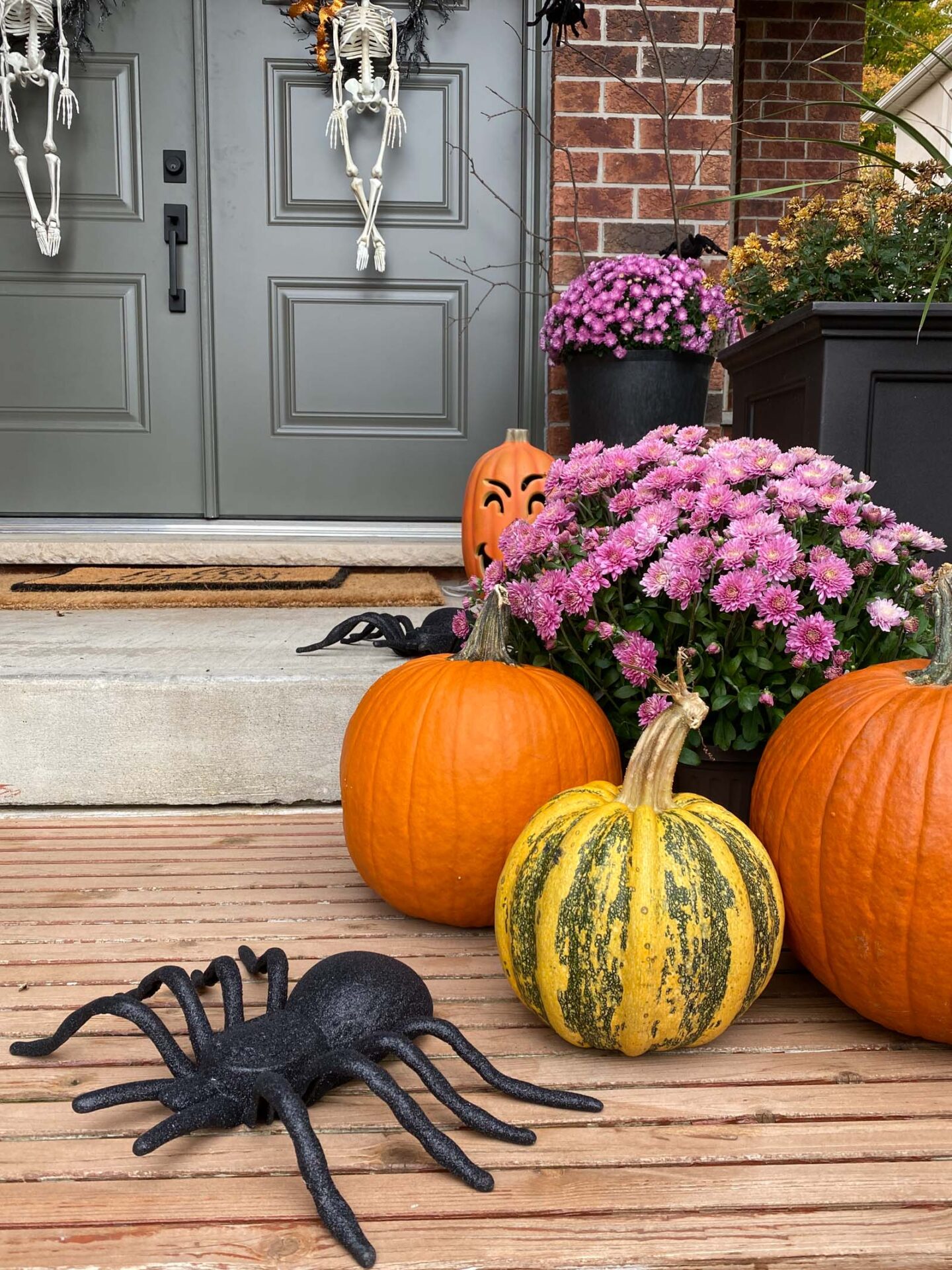 front porch halloween decor