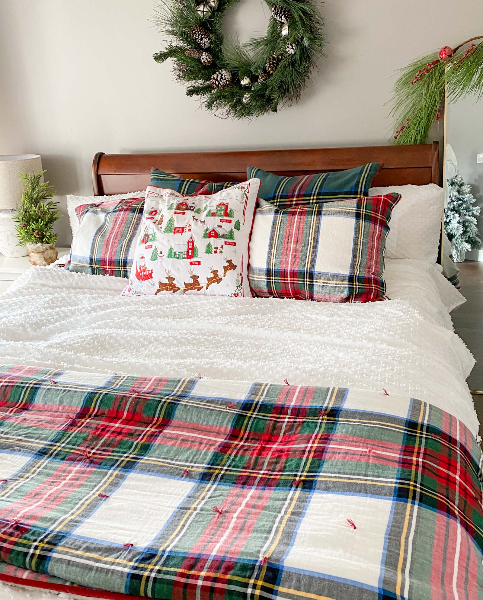 christmas guest bedroom