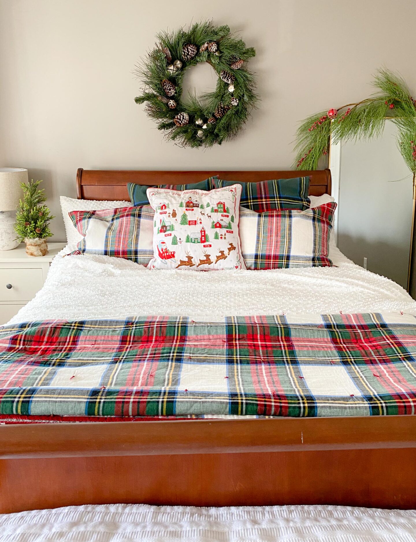 christmas guest bedroom