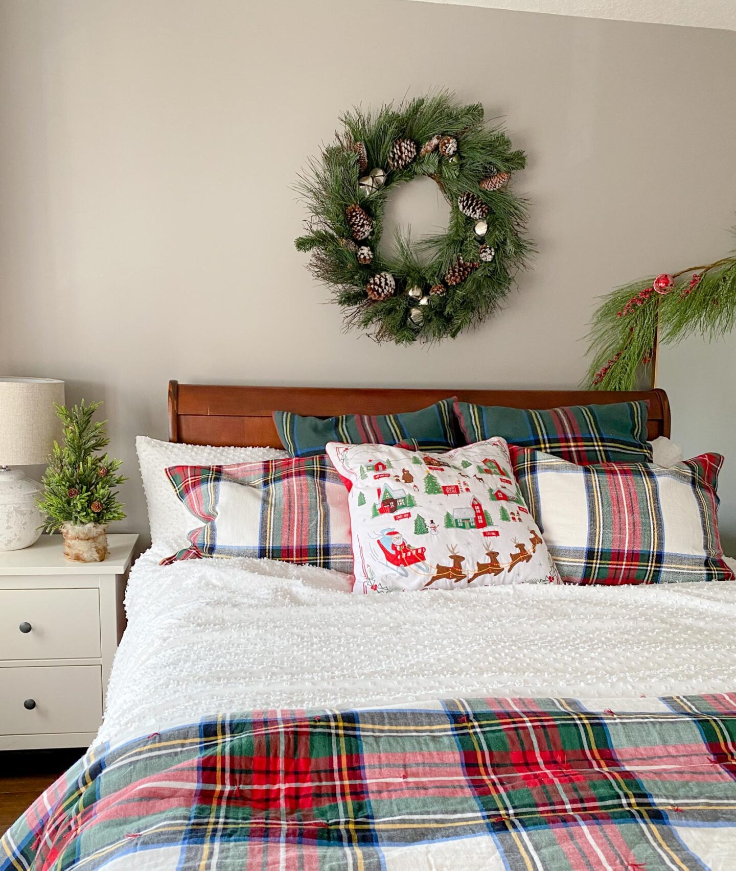 christmas guest bedroom