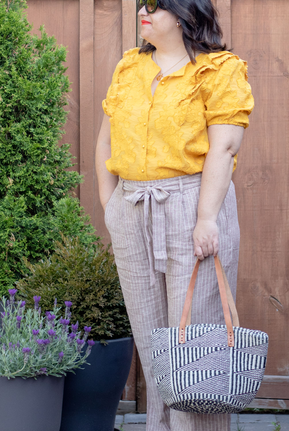 summer office outfit, linen pants outfit