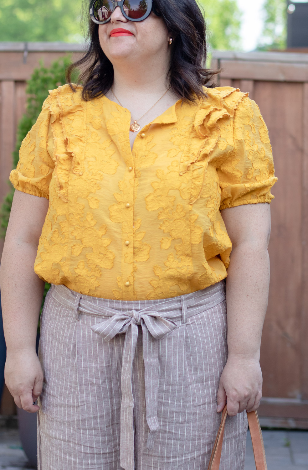 summer office outfit ideas, sezane blouse, linen pants