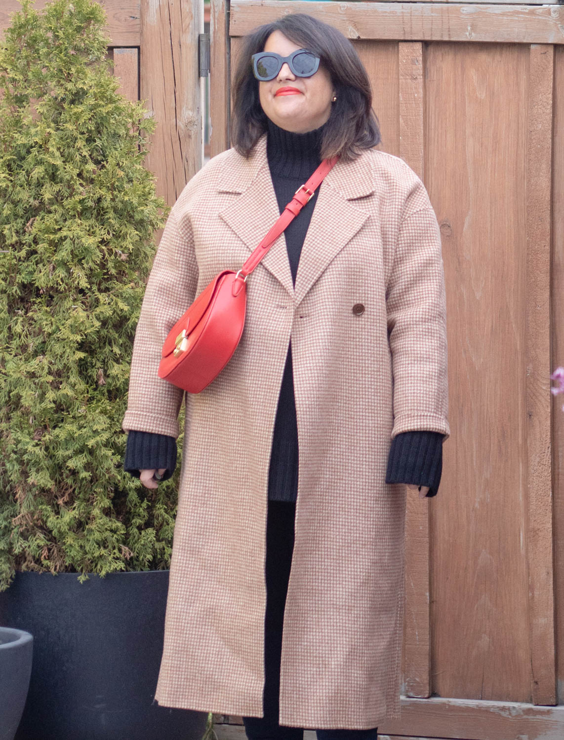london coat curated, red bag