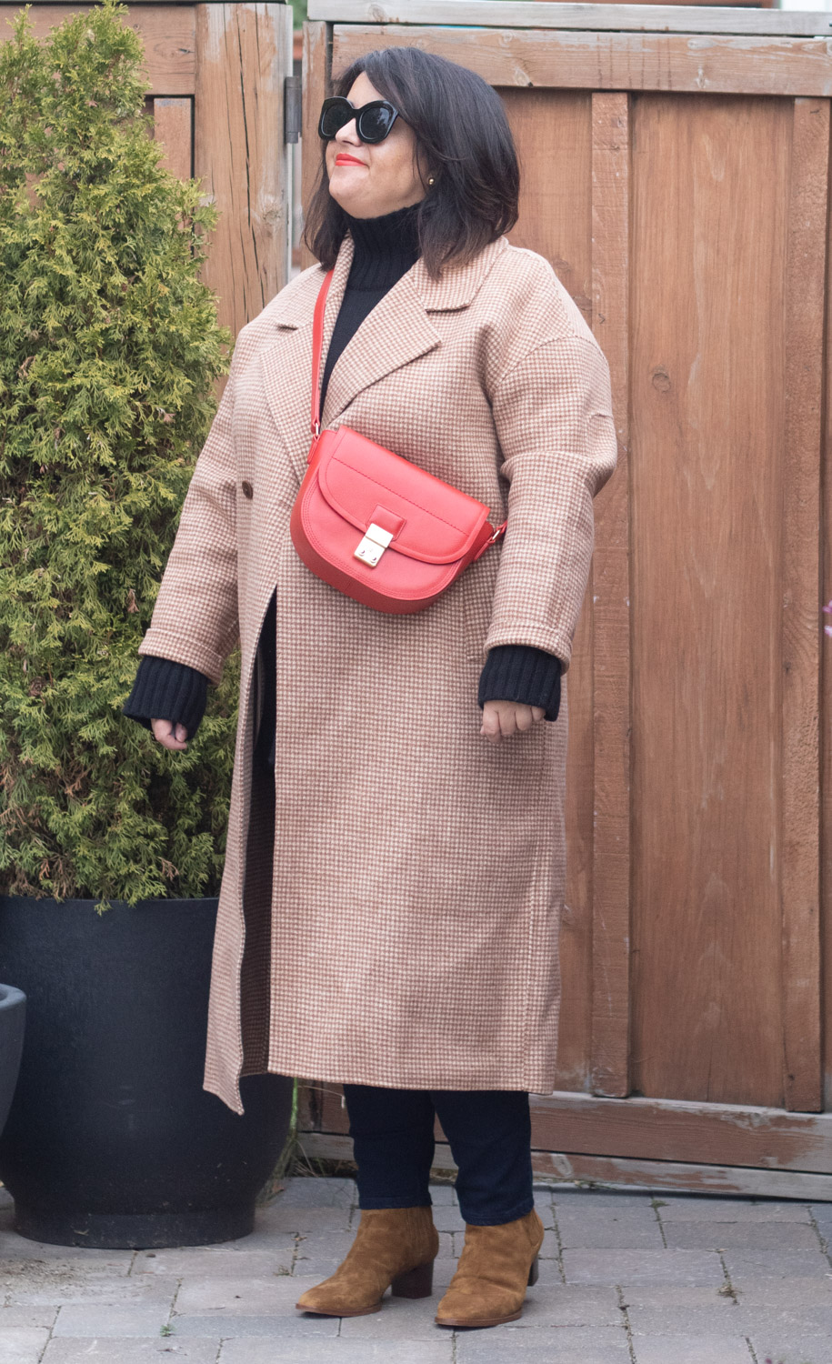 london coat curated, red bag