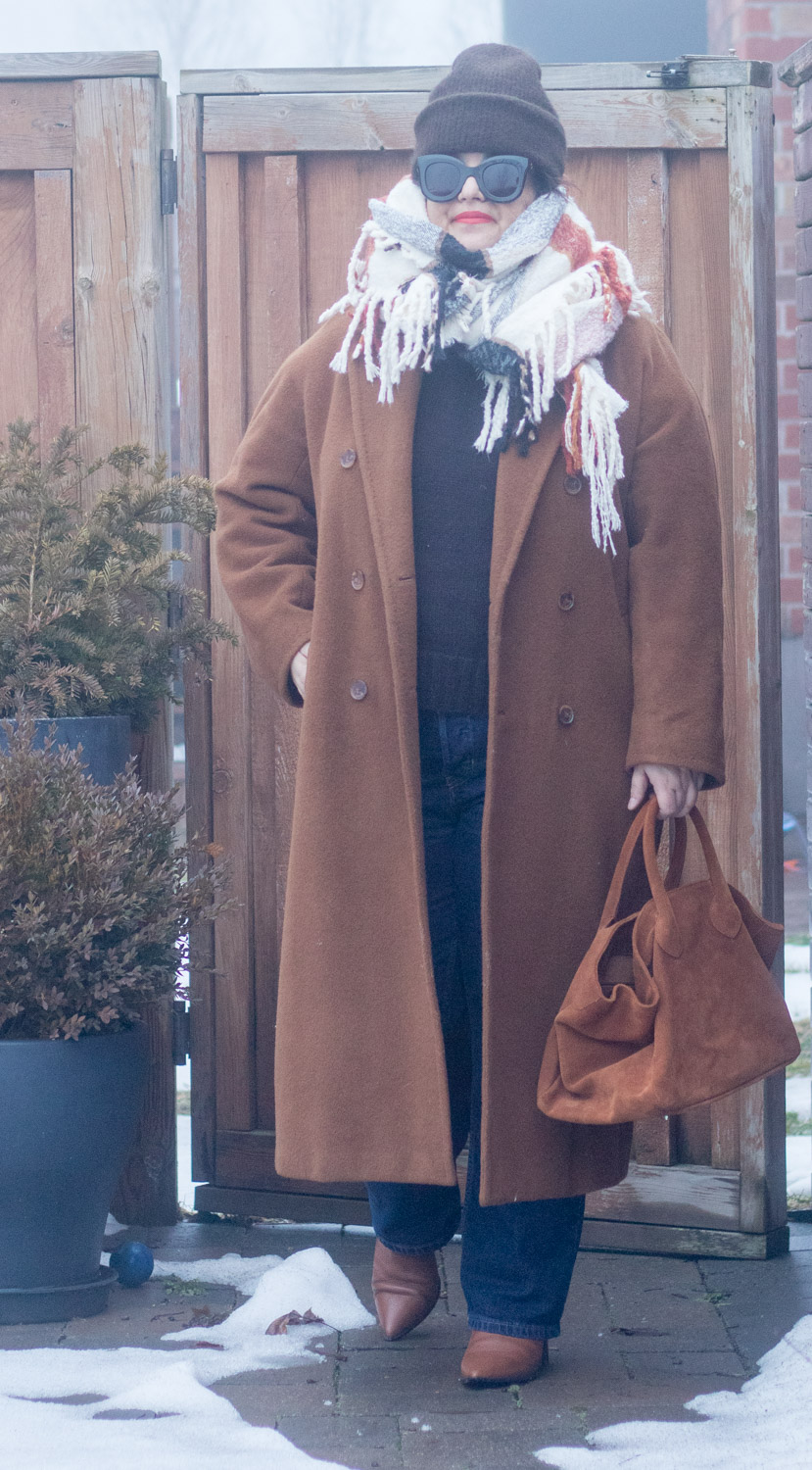 tonal browns outfit, aritzia slouch coat
