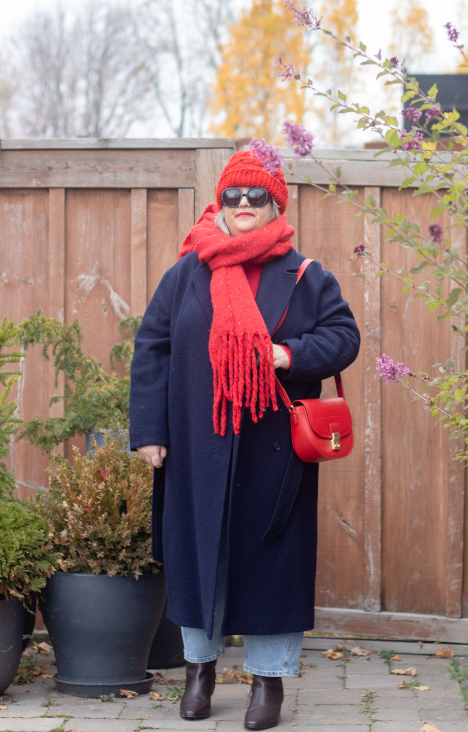 Navy blue and red outfit sale