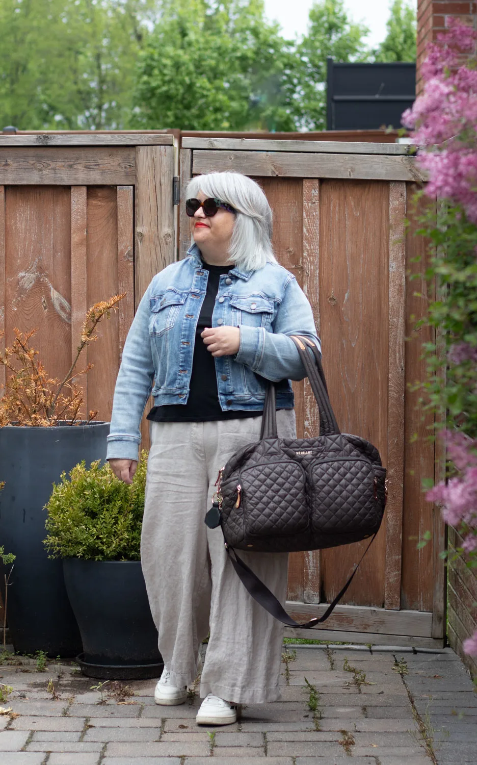 linen pants travel outfit