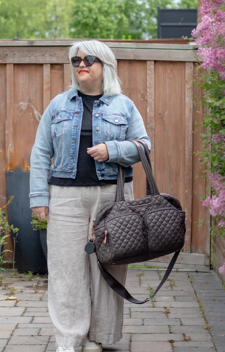 linen pants, merino tee, jean jacket travel outfit