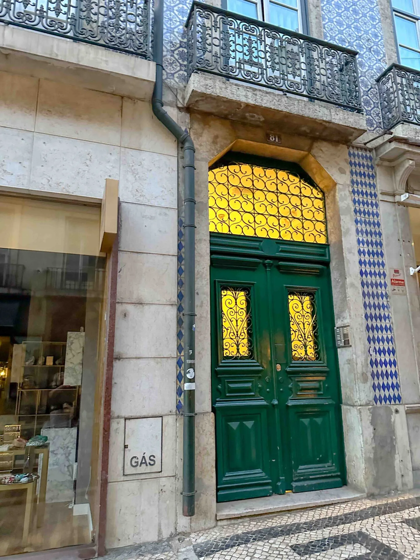 baixa house green door