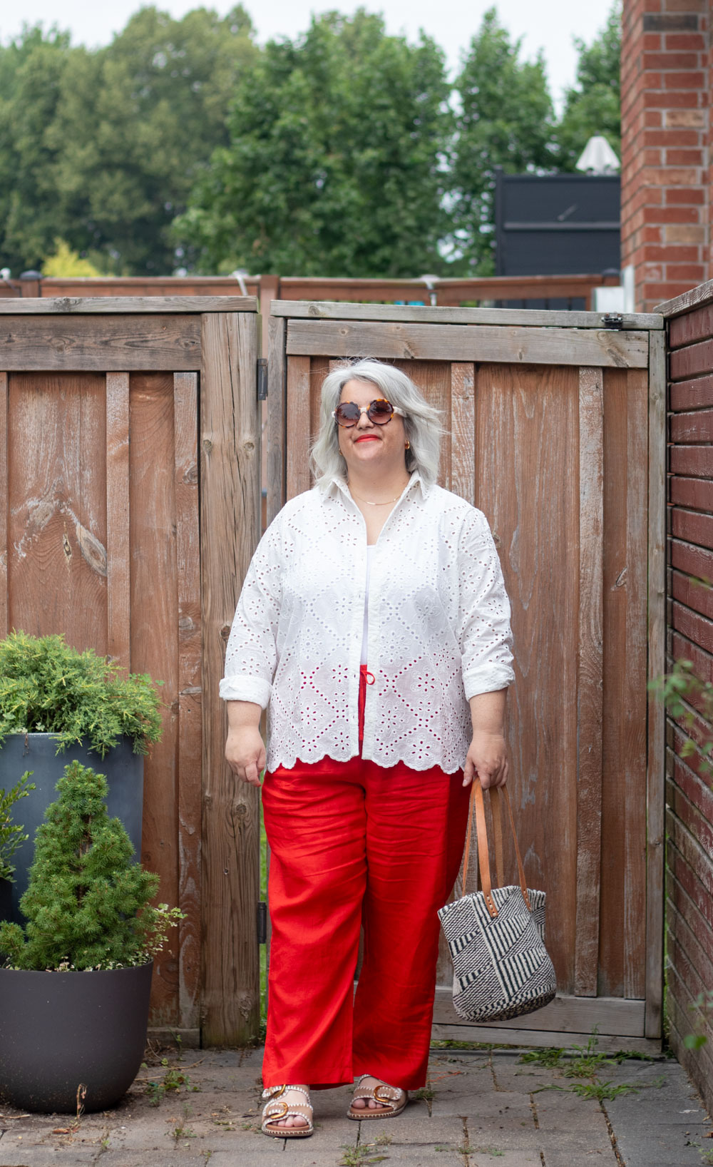how to wear red pants, red linen pants outfit