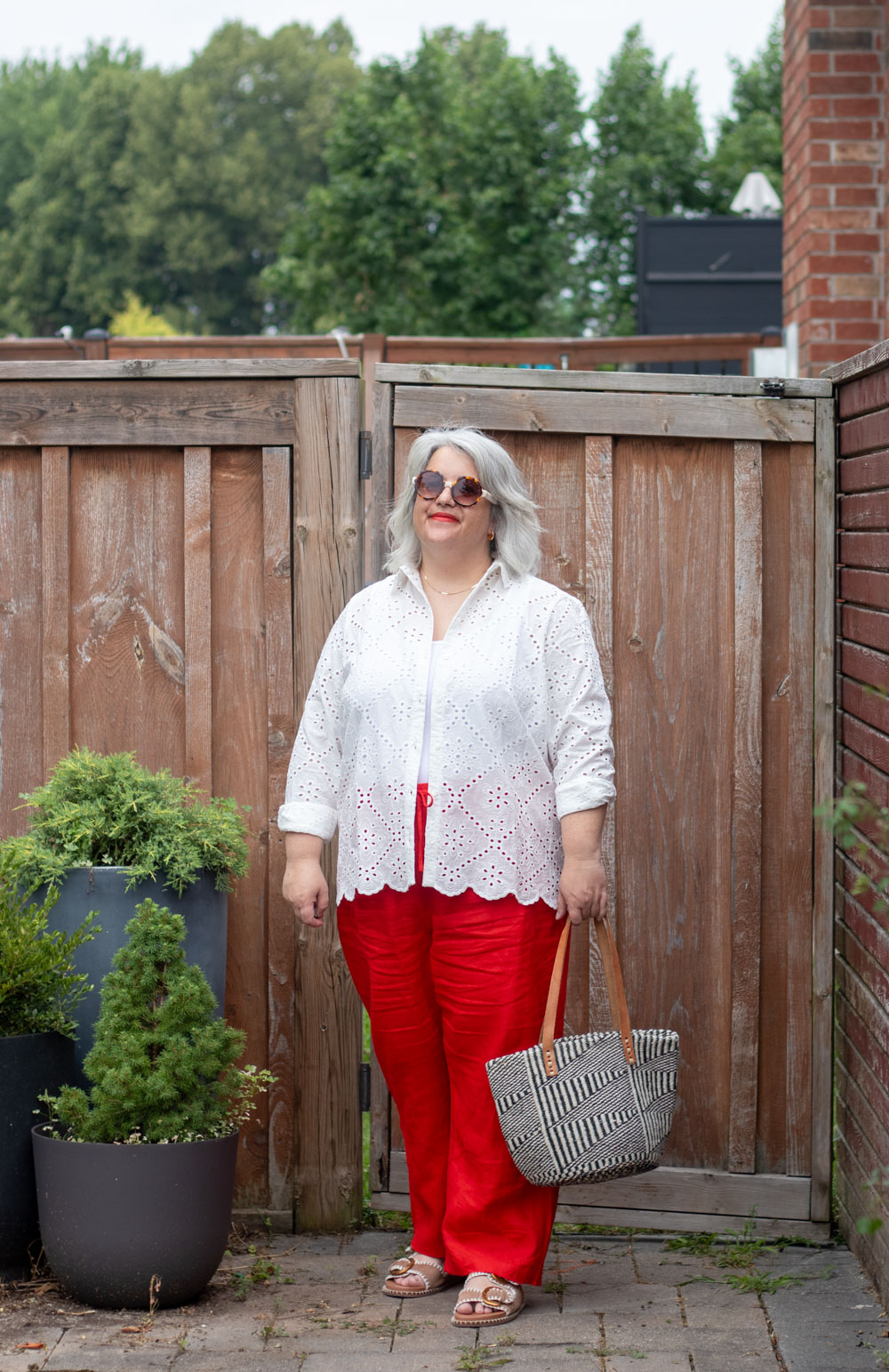 how to wear red pants, red linen pants outfit