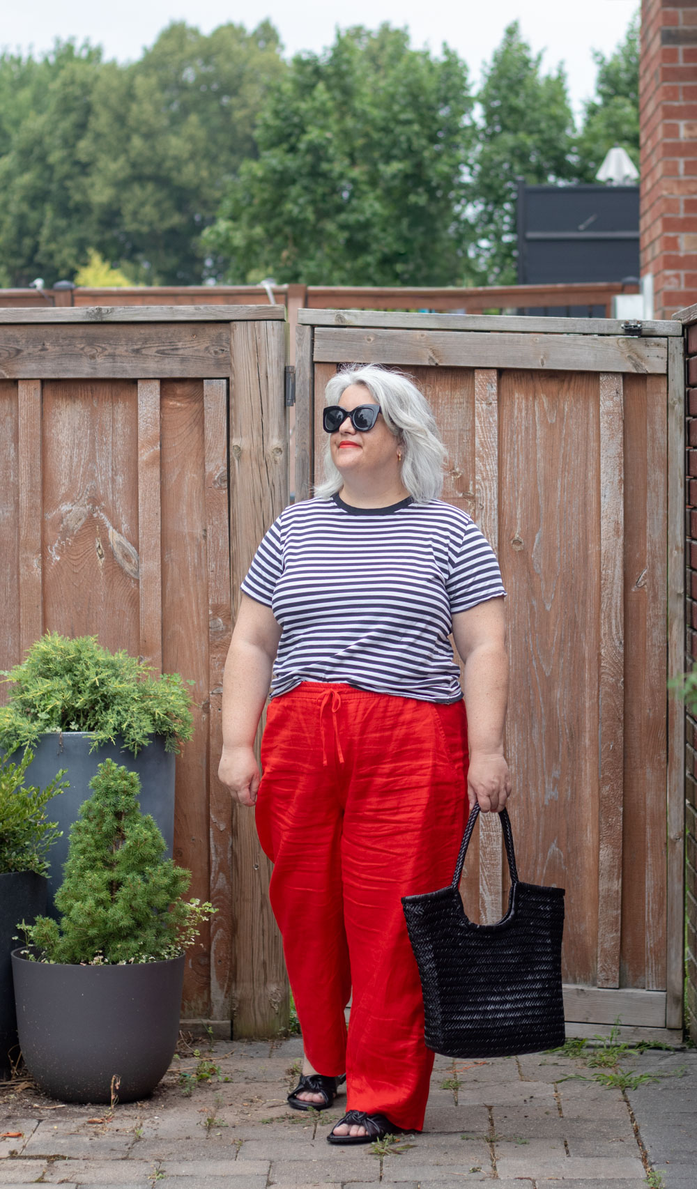 how to wear red pants, red linen pants outfit